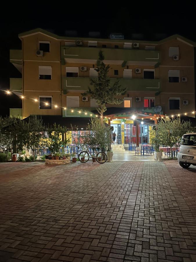 Hotel Bolonja Shëngjin Buitenkant foto
