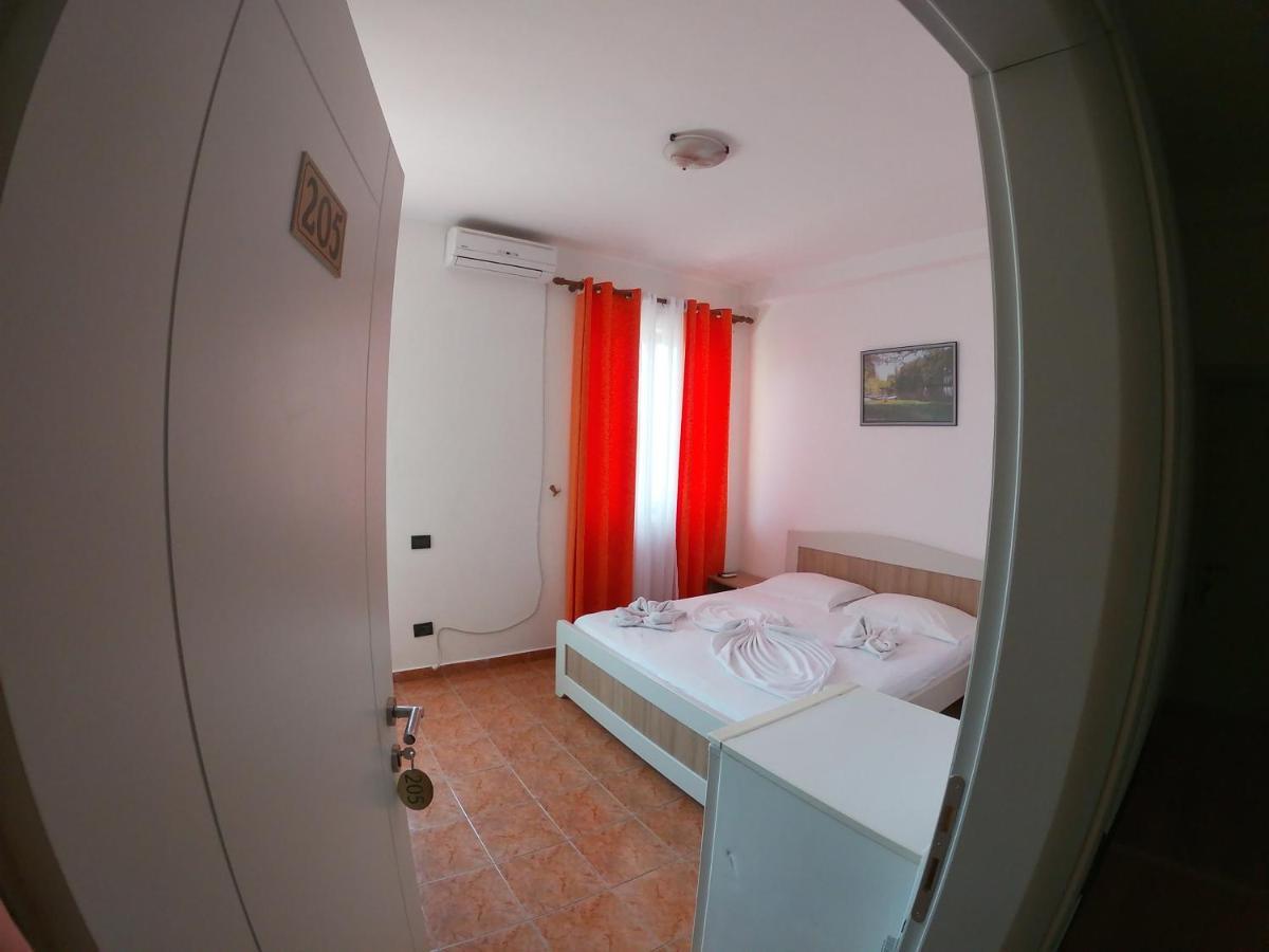 Hotel Bolonja Shëngjin Buitenkant foto