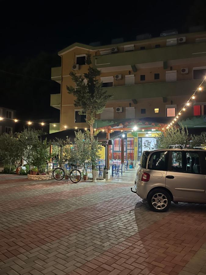 Hotel Bolonja Shëngjin Buitenkant foto