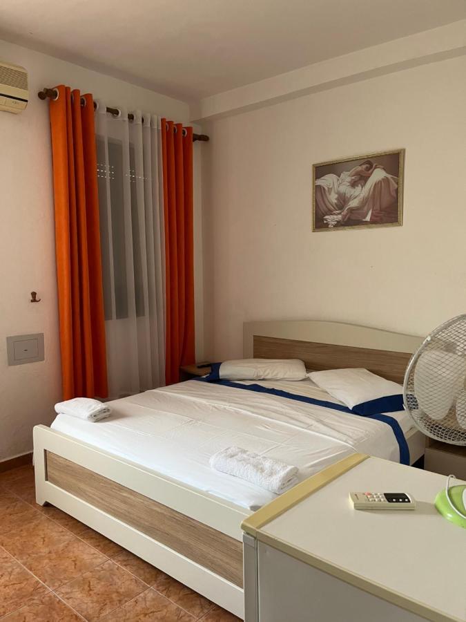 Hotel Bolonja Shëngjin Buitenkant foto