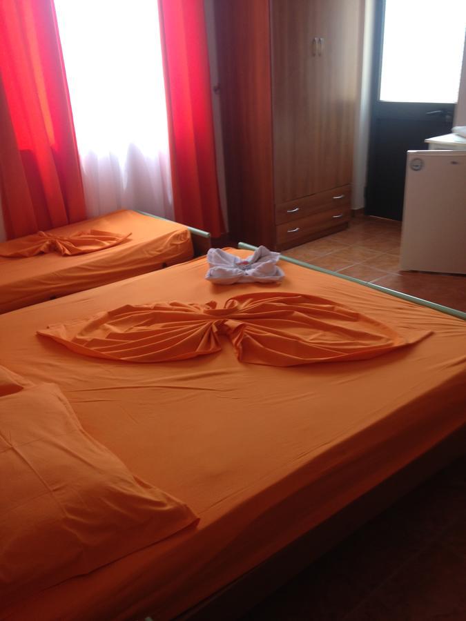 Hotel Bolonja Shëngjin Buitenkant foto