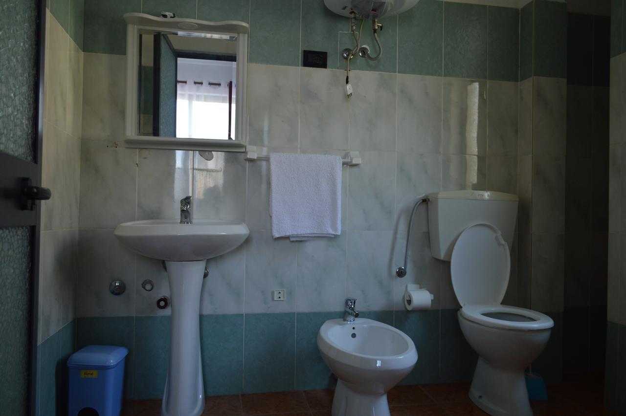 Hotel Bolonja Shëngjin Buitenkant foto