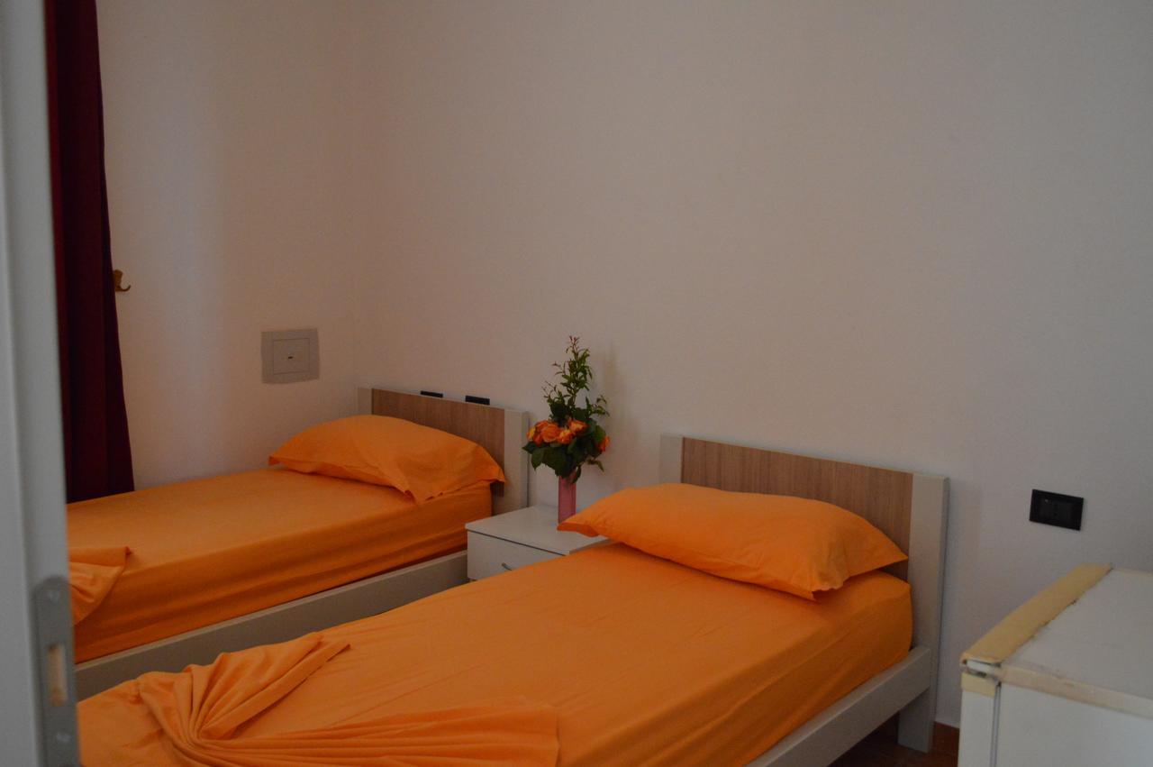 Hotel Bolonja Shëngjin Buitenkant foto