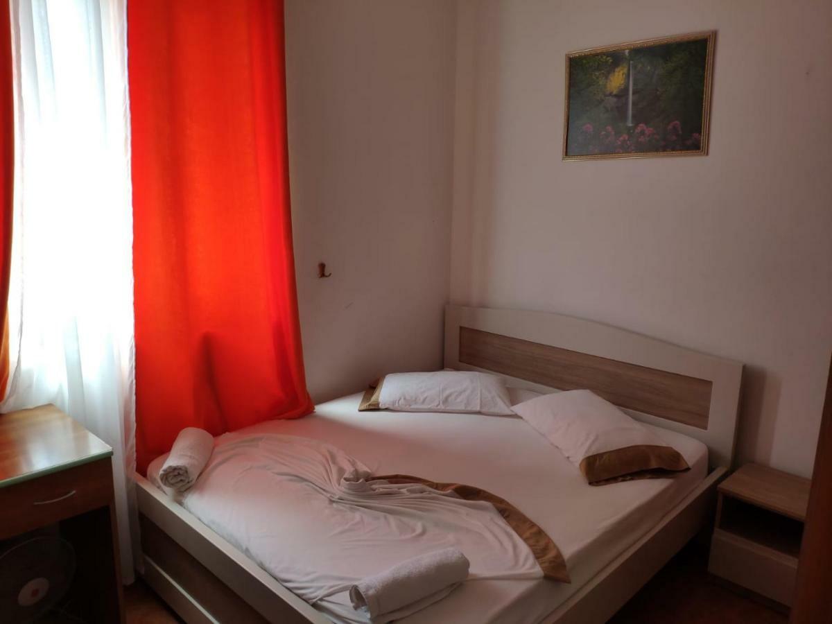 Hotel Bolonja Shëngjin Buitenkant foto